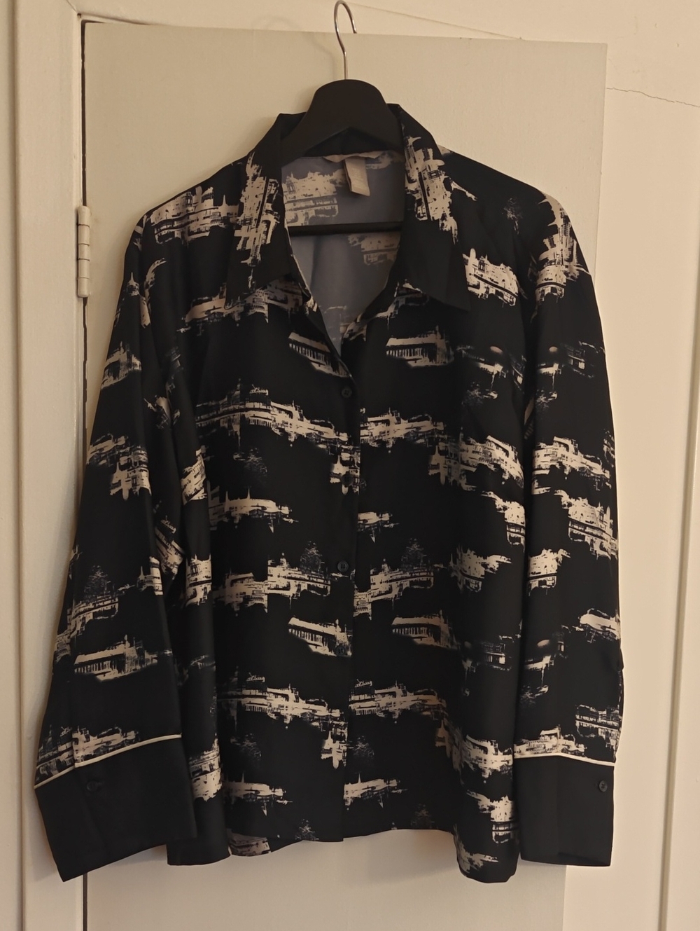 H&M Black and White Abstract Print Wide Sleeve Button-Up Shirt